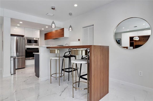 4 of 42 - 1460 Ocean Dr 506 (406), Miami Beach, FL
