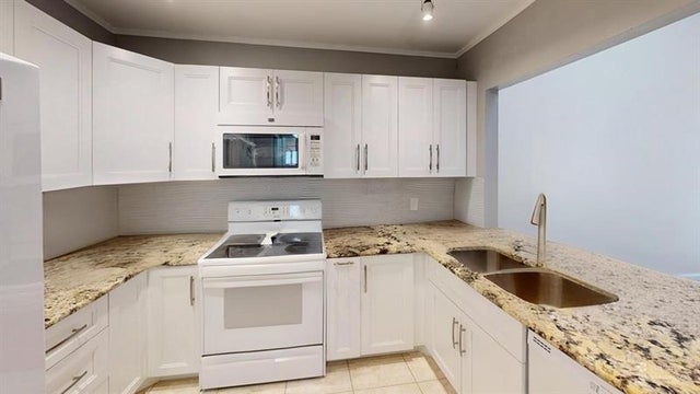 4 of 23 - 4252 Palm Bay Cir D, West Palm Beach, FL