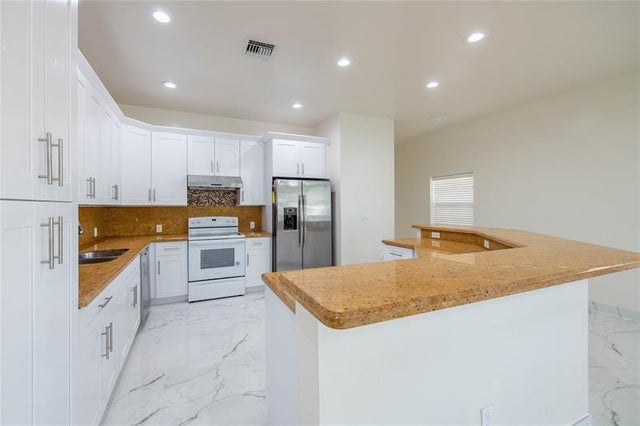 5 of 26 - 819 Sw 7th Ave 819, Fort Lauderdale, FL