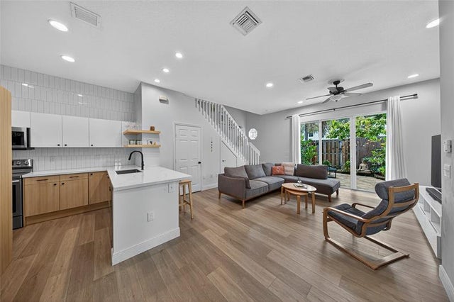 4 of 41 - 15 Ne 20th Ave 15, Pompano Beach, FL