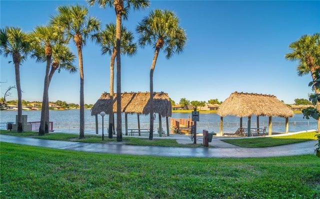 1100 Colony Point Cir 105, Pembroke Pines