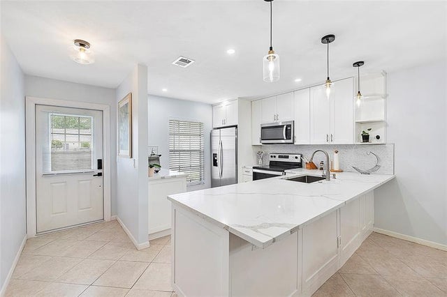 1 of 27 - 393 Bennington Ln 393, Lake Worth, FL