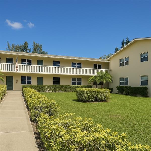 1 of 5 - 104 Windsor Dr E, West Palm Beach, FL