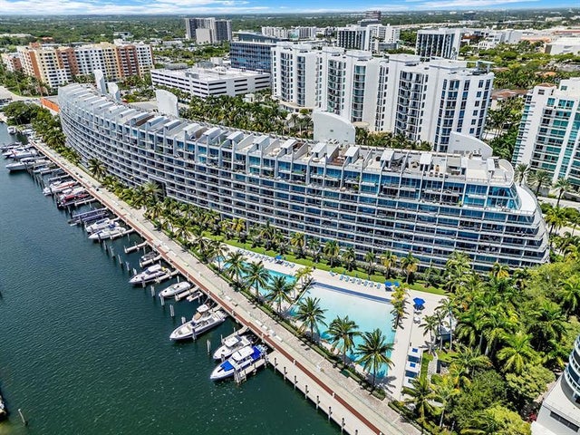 1 of 37 - 2950 Ne 188th St 421, Aventura, FL
