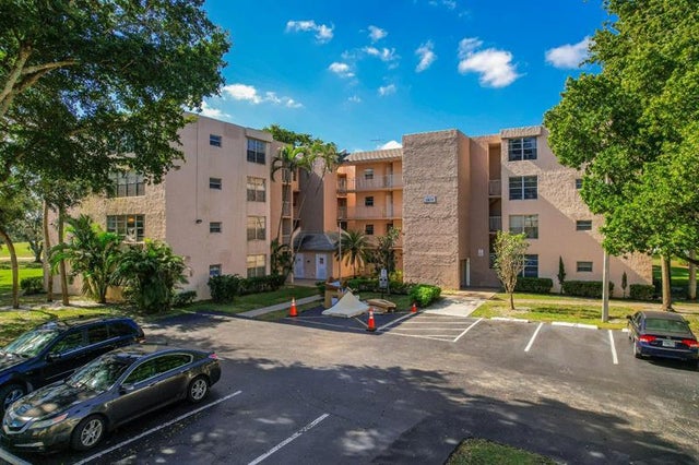 1 of 35 - 9471 Evergreen Pl 104, Davie, FL