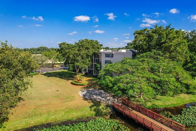 3 of 35 - 9471 Evergreen Pl 104, Davie, FL