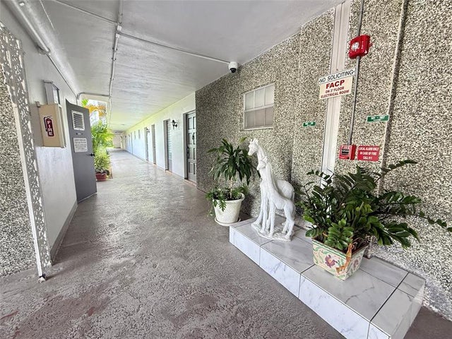 4 of 22 - 1201 Hillcrest Ct 109, Hollywood, FL