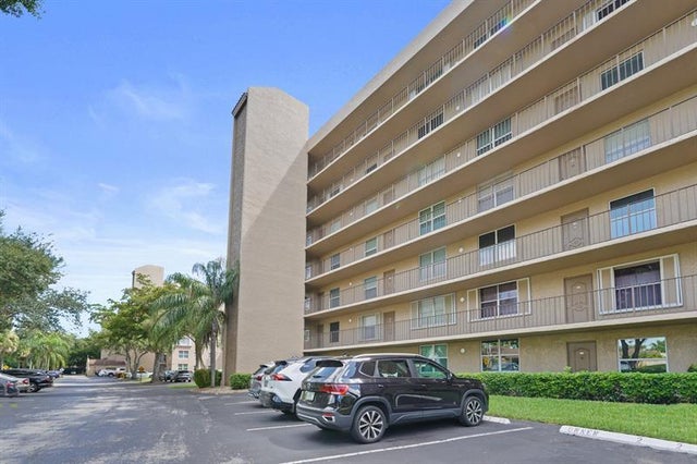 1 of 24 - 4550 Nw 18th Ave 301, Deerfield Beach, FL