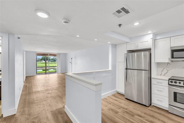 1 of 21 - 3100 W Rolling Hills Cir 109, Davie, FL