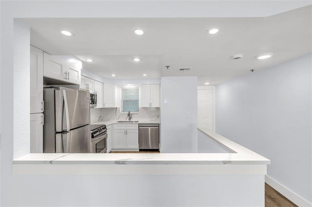 2 of 21 - 3100 W Rolling Hills Cir 109, Davie, FL