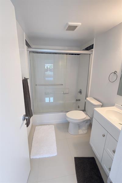 3 of 19 - 916 Ne 27th Ave 916, Hallandale, FL