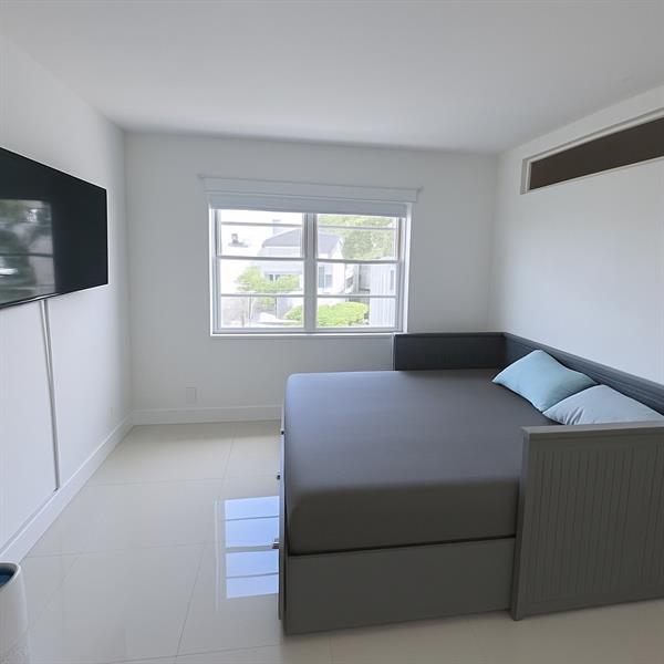 4 of 19 - 916 Ne 27th Ave 916, Hallandale, FL