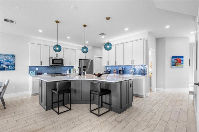 4 of 37 - 2238 Appleton Cir, Oakland Park, FL
