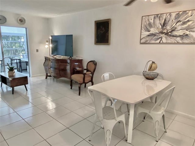 2 of 24 - 108 Ne 20th Avenue 101, Boynton Beach, FL