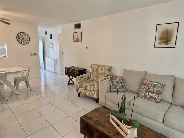 5 of 24 - 108 Ne 20th Avenue 101, Boynton Beach, FL
