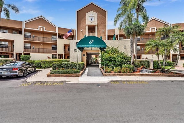 2 of 84 - 7449 Fairfax Dr 211, Tamarac, FL