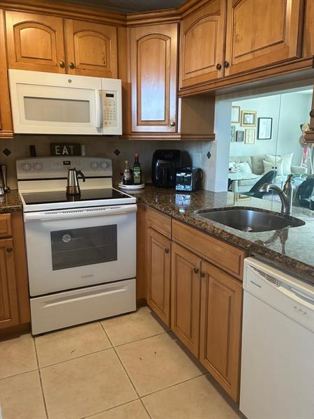4 of 26 - 9230 Lagoon Pl 408, Davie, FL