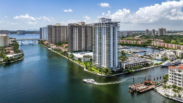 2 of 84 - 19707 Turnberry Way Ts-2, Aventura, FL