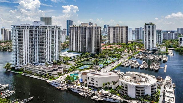 3 of 84 - 19707 Turnberry Way Ts-2, Aventura, FL