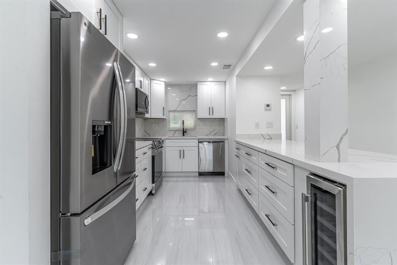 9811 N Hollybrook Lake Dr 308, Pembroke Pines