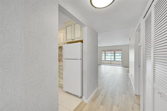 2 of 42 - 23 Abbey Ln 202, Delray Beach, FL