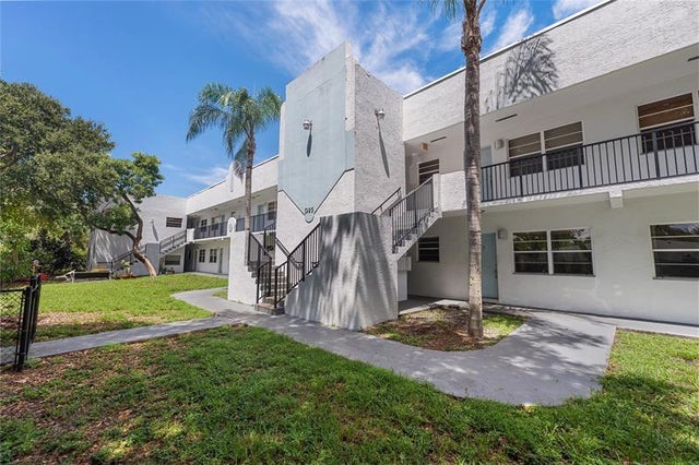 2 of 9 - 1925 Madison St 22, Hollywood, FL