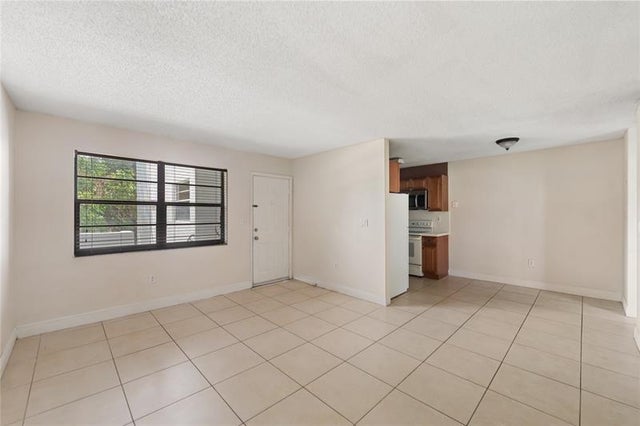 3 of 9 - 1925 Madison St 22, Hollywood, FL
