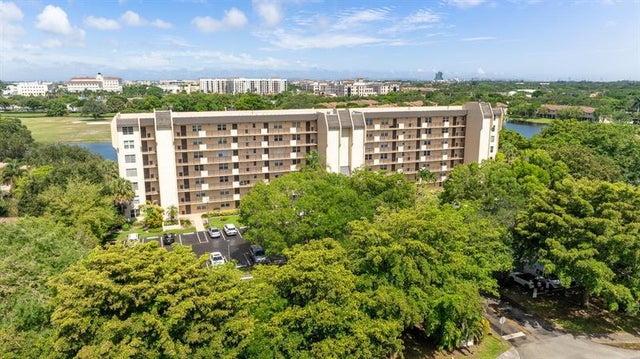 2 of 38 - 3300 W Rolling Hills Cir 704, Davie, FL