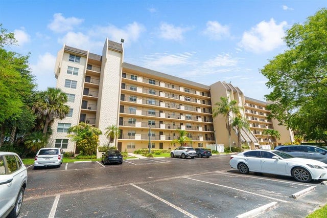 3 of 38 - 3300 W Rolling Hills Cir 704, Davie, FL