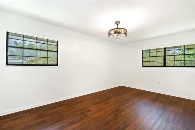 5 of 40 - 927 Ne 199 Street 202, Miami, FL
