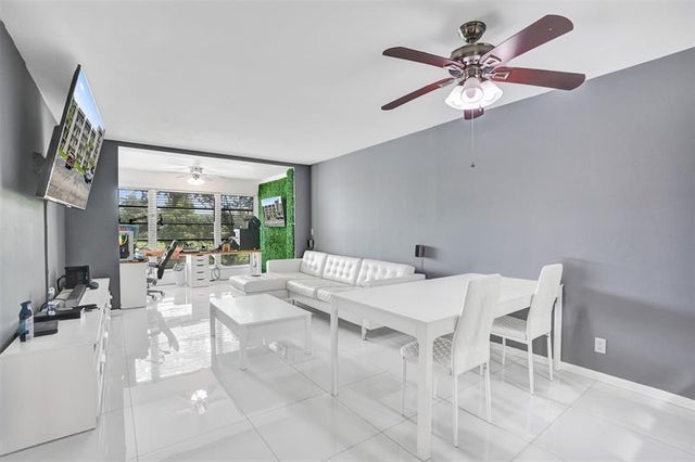 1 of 59 - 9235 Lagoon Pl 207, Davie, FL
