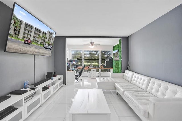 3 of 59 - 9235 Lagoon Pl 207, Davie, FL