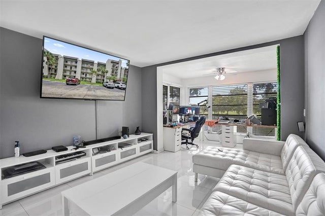 5 of 59 - 9235 Lagoon Pl 207, Davie, FL
