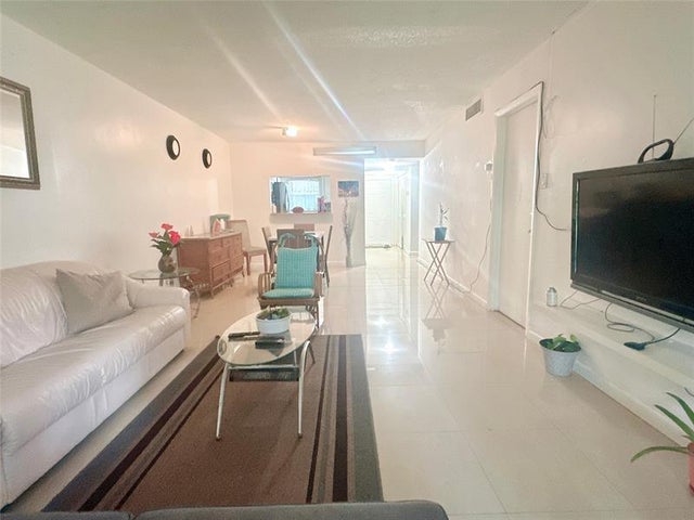 3 of 5 - 617 S State Road 7 1g, Margate, FL