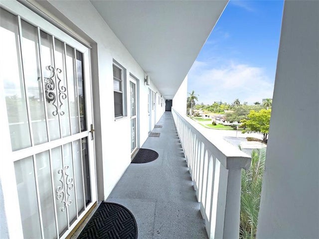 4 of 25 - 320 Ne 12th Ave 408, Hallandale, FL