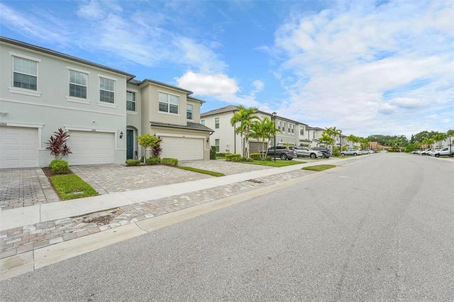 2 of 41 - 6112 Rancho Ln, West Palm Beach, FL