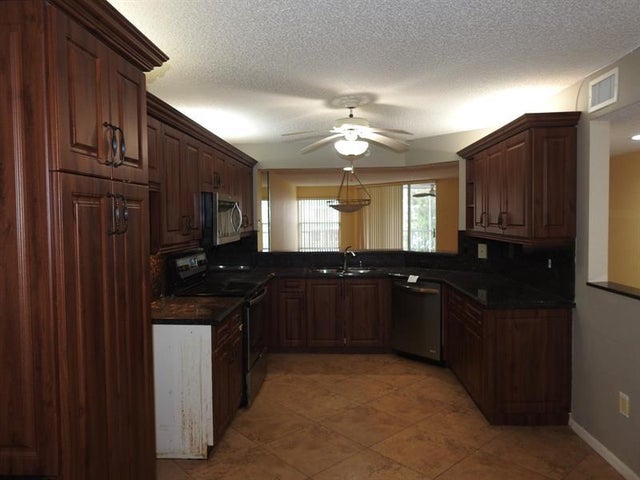 5 of 27 - 7641 Granville Dr 209, Fort Lauderdale, FL