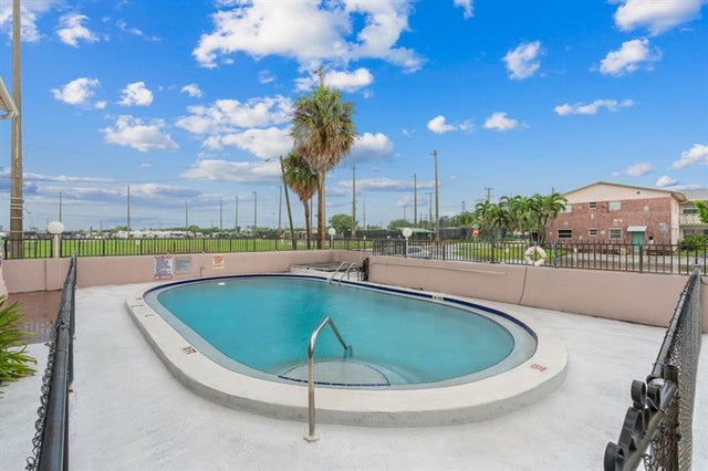 3 of 16 - 290 Ne 40th St 12, Oakland Park, FL