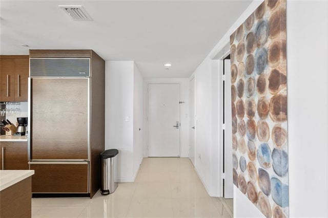 4 of 51 - 495 Brickell Ave 811, Miami, FL