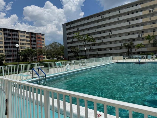 1 of 33 - 1770 Ne 191st St 112-1, Miami, FL