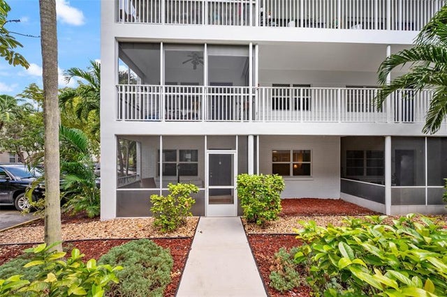 1 of 15 - 1930 Jackson St 1, Hollywood, FL