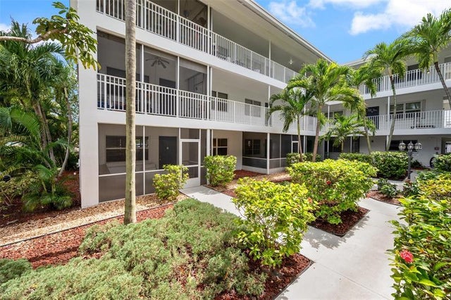 2 of 15 - 1930 Jackson St 1, Hollywood, FL