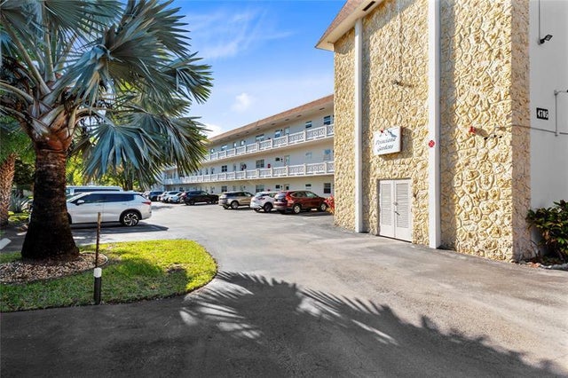 5 of 24 - 4705 Nw 35th St 609, Lauderdale Lakes, FL