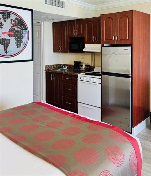 5 of 16 - 19201 Collins Ave 646, North Miami Beach, FL