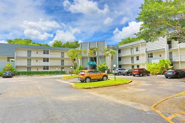 3 of 30 - 9151 Lime Bay Blvd 310, Tamarac, FL