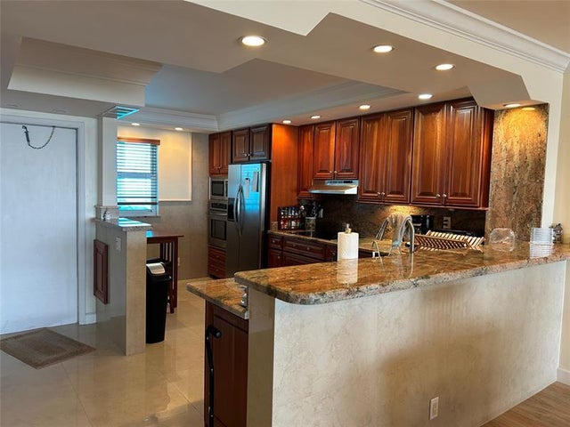 4 of 33 - 1012 N Ocean Blvd 607, Pompano Beach, FL