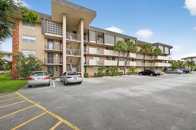 1 of 17 - 3051 Nw 46th Ave 405, Lauderdale Lakes, FL
