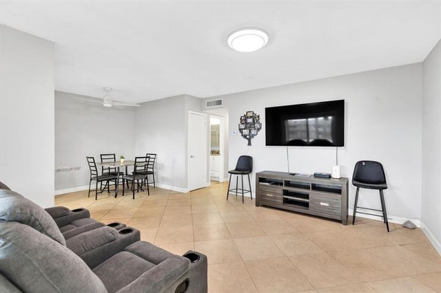 2 of 34 - 5300 Washington St D308, Hollywood, FL