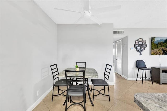 4 of 34 - 5300 Washington St D308, Hollywood, FL