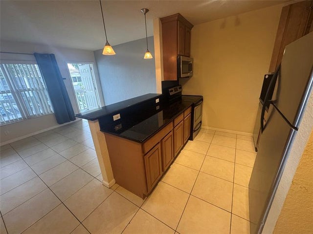 3 of 12 - 2120 Ne 42nd Ct 6, Lighthouse Point, FL